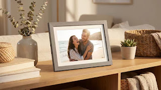 Aura Carver WiFi digital picture frame on a shelf displaying a photo of a couple.